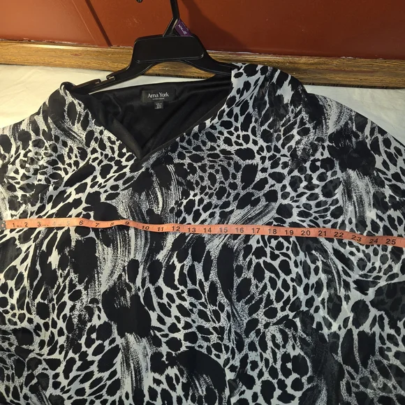 Animal Print V-Neck Blouse Arna York 18/20 - Picture 6 of 7